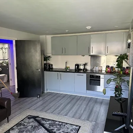 Unique Penthouse With Jacuzzi & Garden Apartment Birmingham Exterior photo