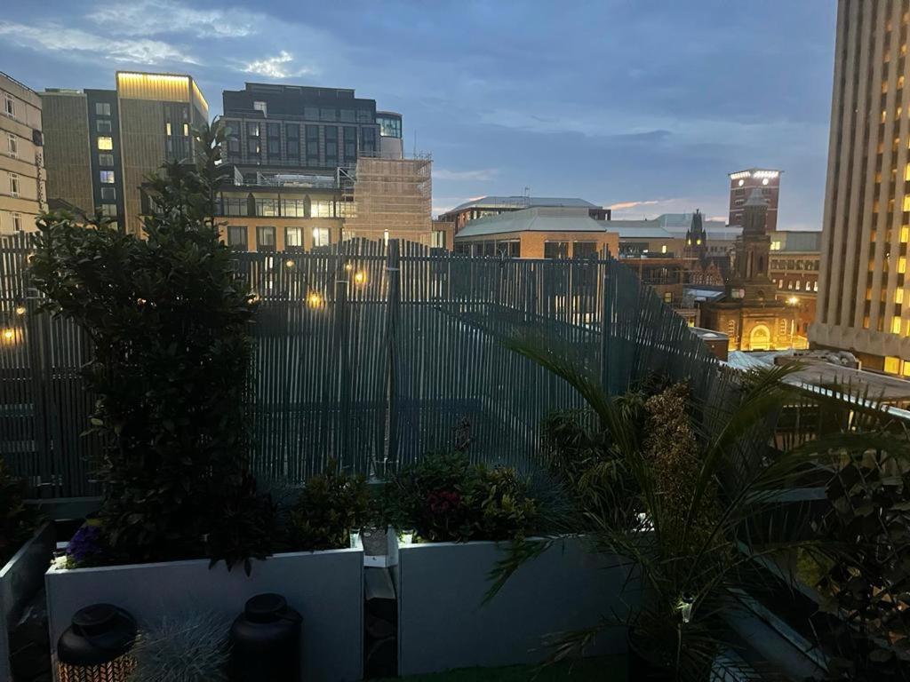 Unique Penthouse With Jacuzzi & Garden Apartment *